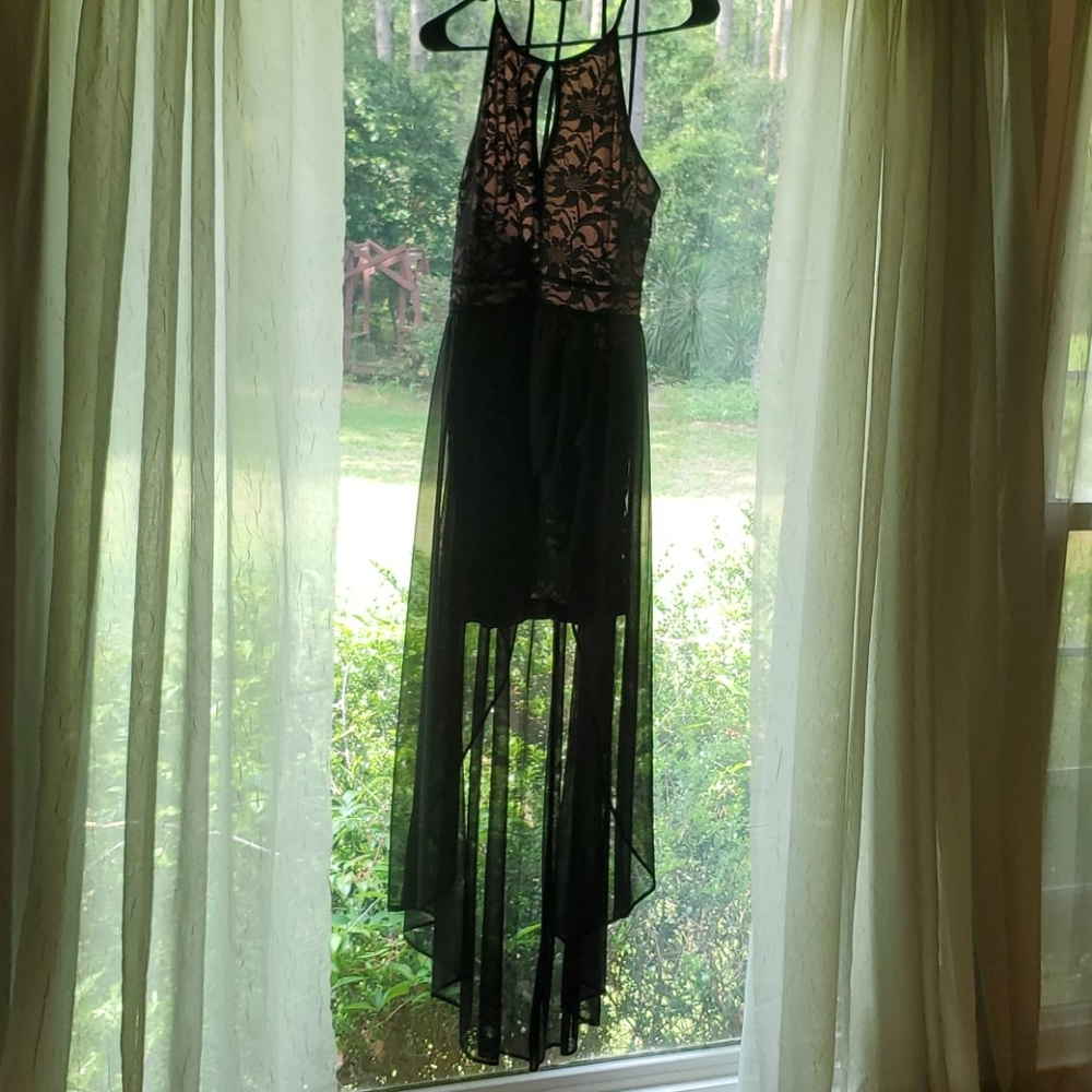 Stunning black & lace dress!